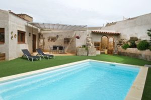 Casa rural amb piscina Ca l'Oliva de Preixens