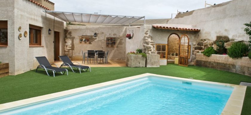 Casa rural amb piscina Ca l'Oliva de Preixens